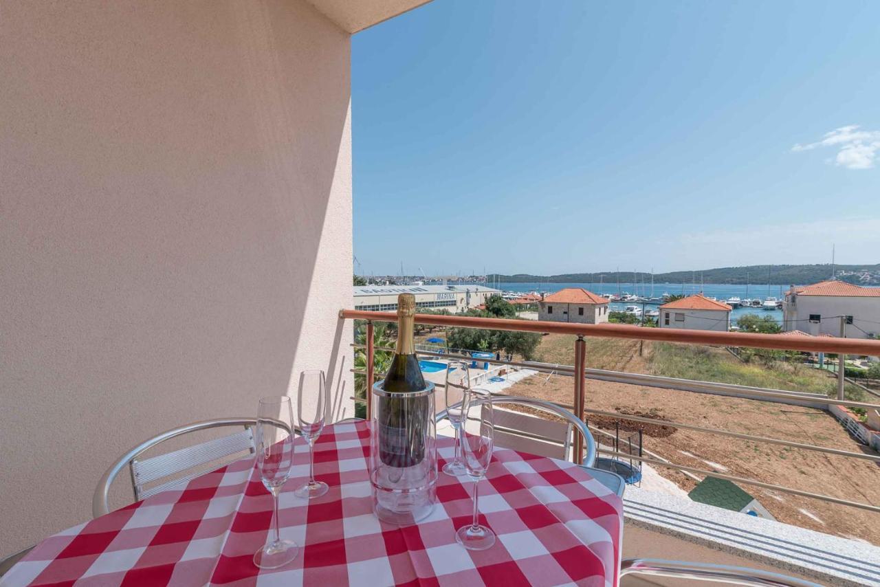 Porto Samaria Holiday Resort Trogir Exteriör bild