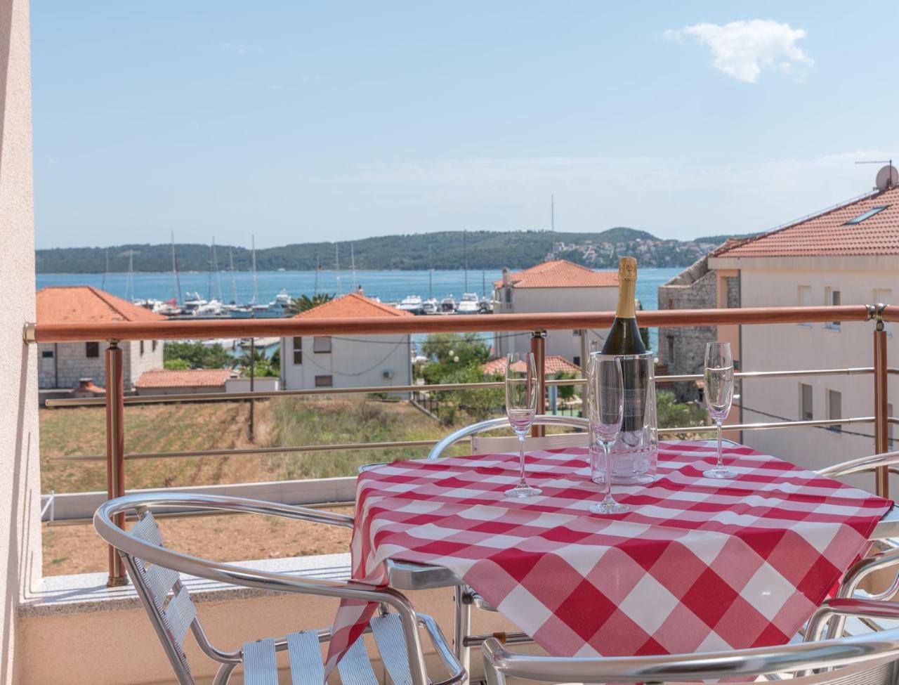 Porto Samaria Holiday Resort Trogir Exteriör bild